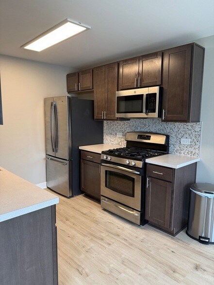 Foto del edificio - 673 Thorntree Ct