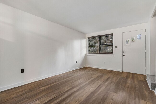 Foto del edificio - 64 Faris Cir