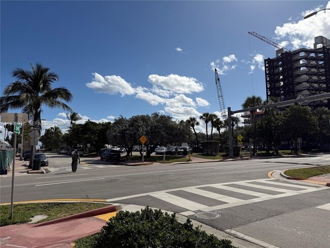 Foto del edificio - 3588 Collins Ave