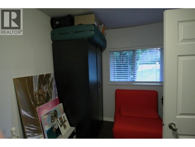 Photo du bâtiment - 737 Robinson St