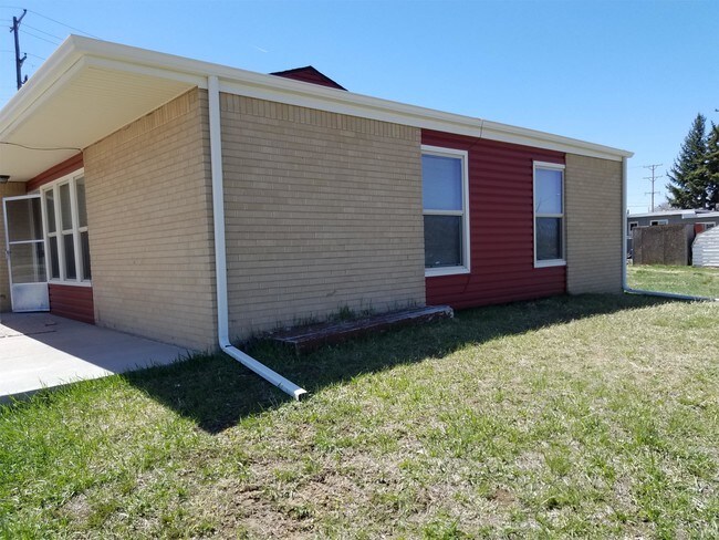 Building Photo - 609 W 5th St