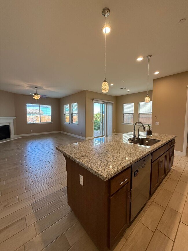 Building Photo - BEAUTIFUL HOME IN SANTANA RANCH