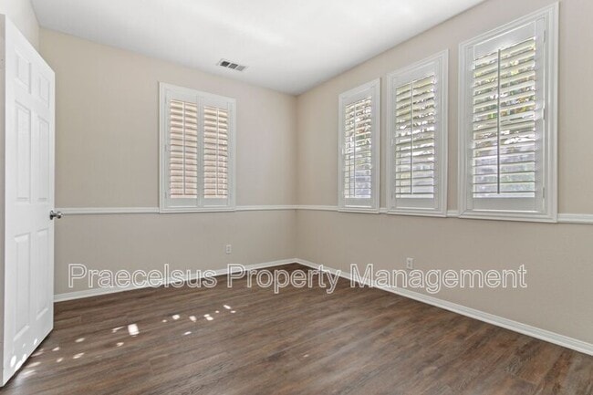 Building Photo - 421 Corte Calypso