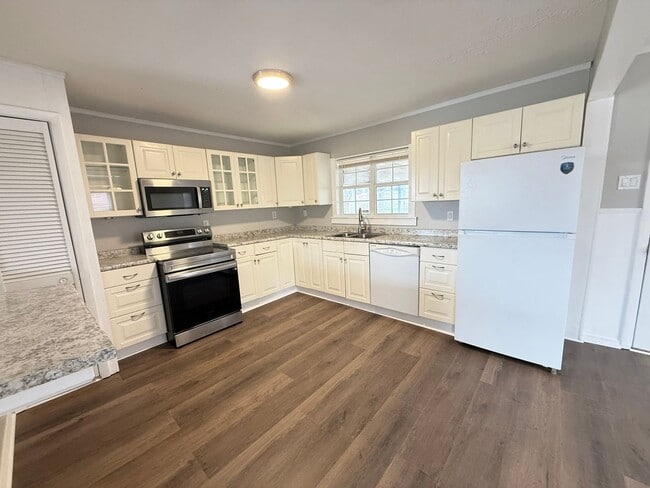 4 bed, 1.5 bath - 4 bed, 1.5 bath House