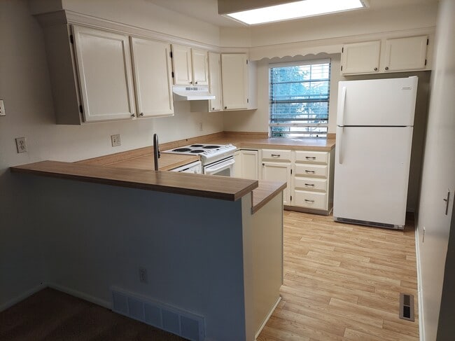 Building Photo - 2041 S Helena St