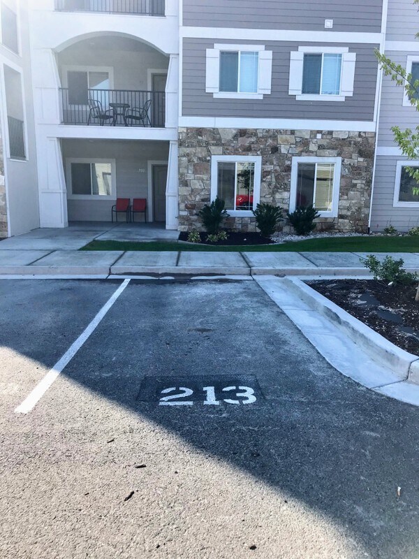 Building Photo - 213 W Ridge Rd