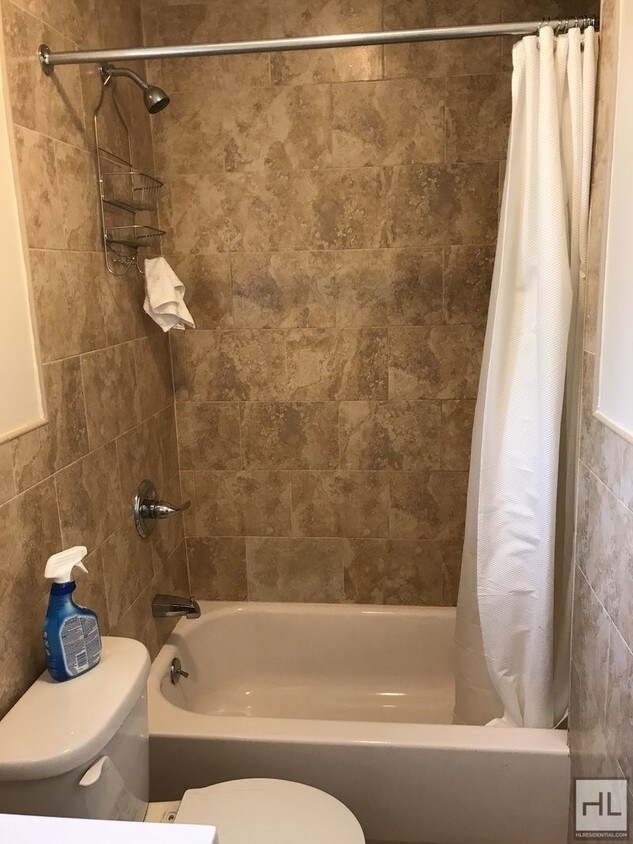 Building Photo - 570 Albany Ave