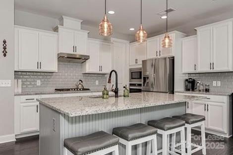 Building Photo - 15130 Oleander Dr