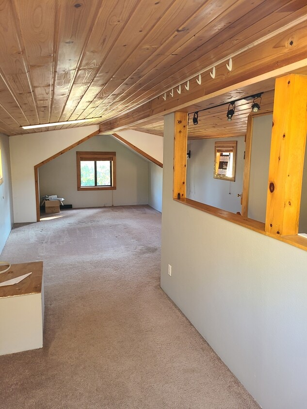 Foto principal - 16427 Front Ave