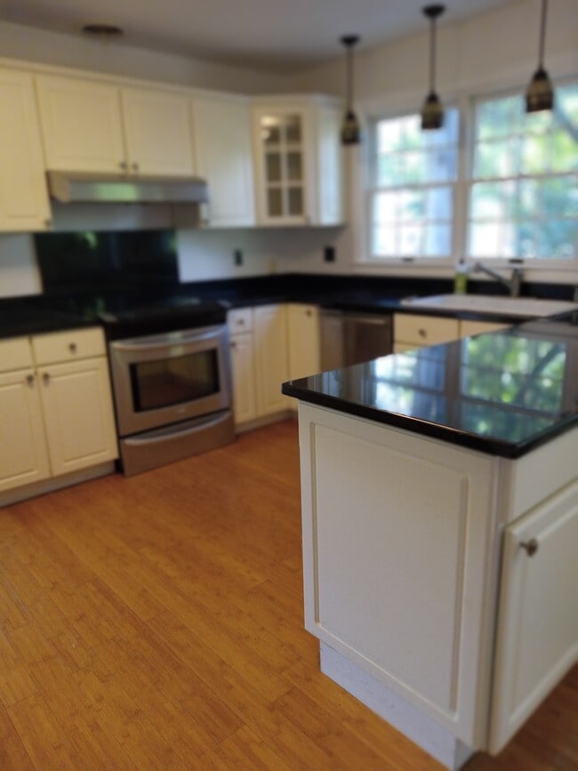 Building Photo - 1727 Broadlee Trail