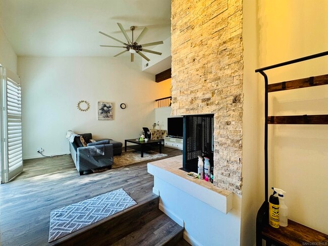 Building Photo - 3230 Caminito Eastbluff