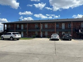 Building Photo - 10 Gastel Cir