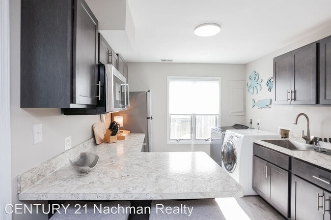 Building Photo - 1 br, 1 bath House - 5707 Ocean Front Avenue