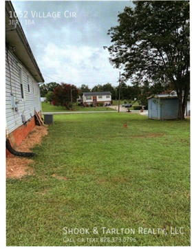 Building Photo - 1052 Village Cir