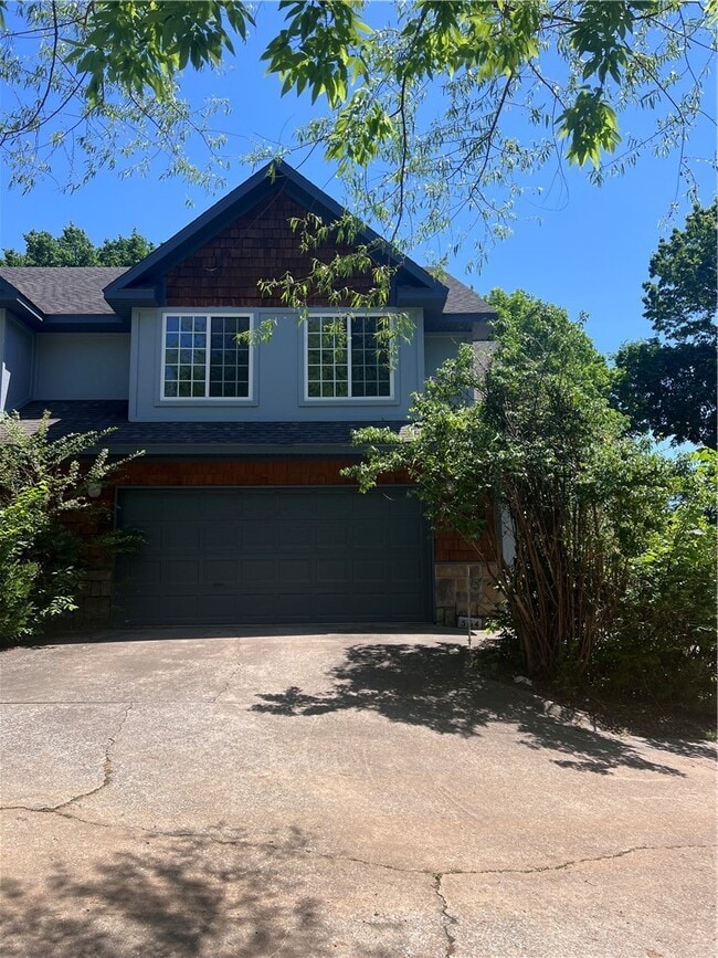 Building Photo - 564 S Pierremont Dr