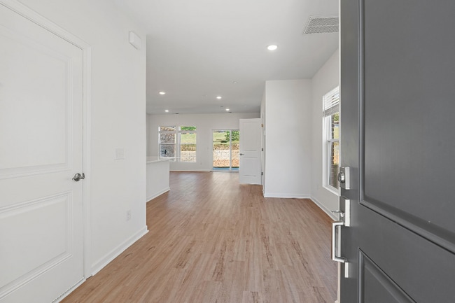 Building Photo - 7136 Mapleside Ln