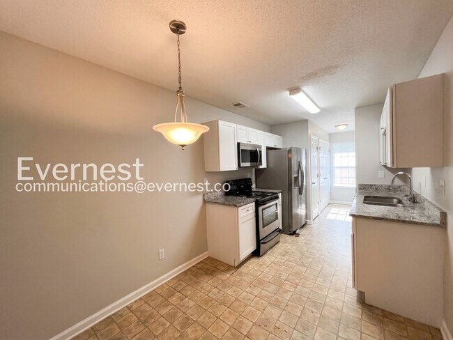 Foto del edificio - Charming 3-Bedroom Townhouse in Prime Horn Lake Location / Pet-Friendly / Available Now!