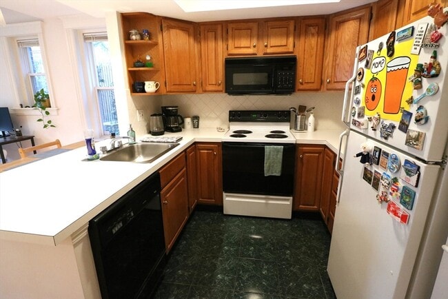 Building Photo - 30 Upland Rd