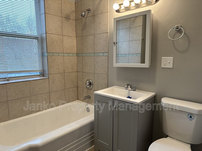 Foto del edificio - 6631 S Ellis Ave