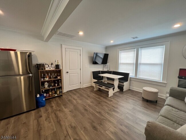 Building Photo - 65 Delmar Pl