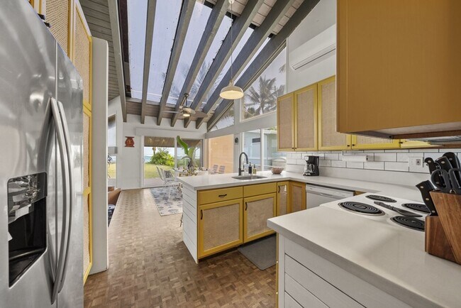Foto del edificio - Dolphin House: North Shore Escape w/ Direct Beach Access, Close to Turtle Bay