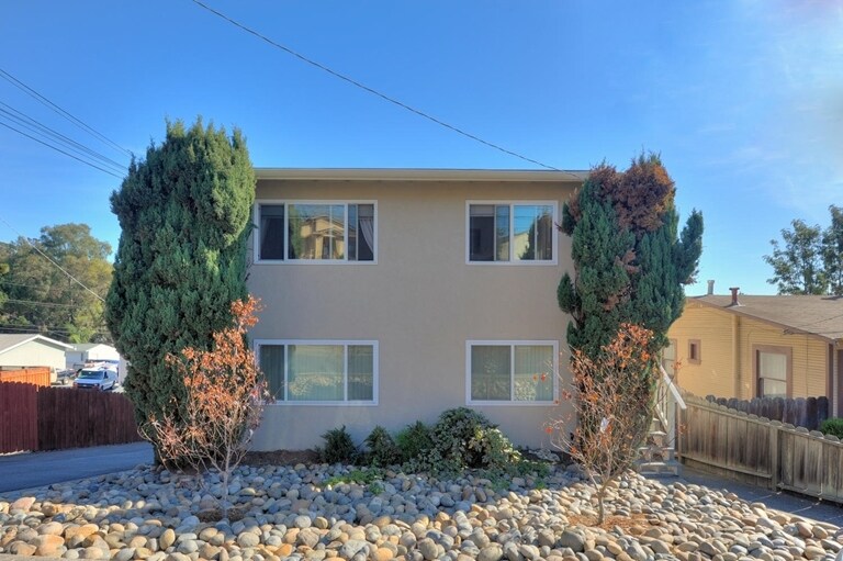 Primary Photo - 2233 Sol St