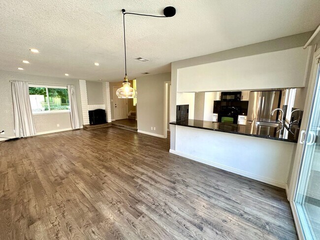 Foto del edificio - REQUEST A SHOWING AT MossglenProperties .c...