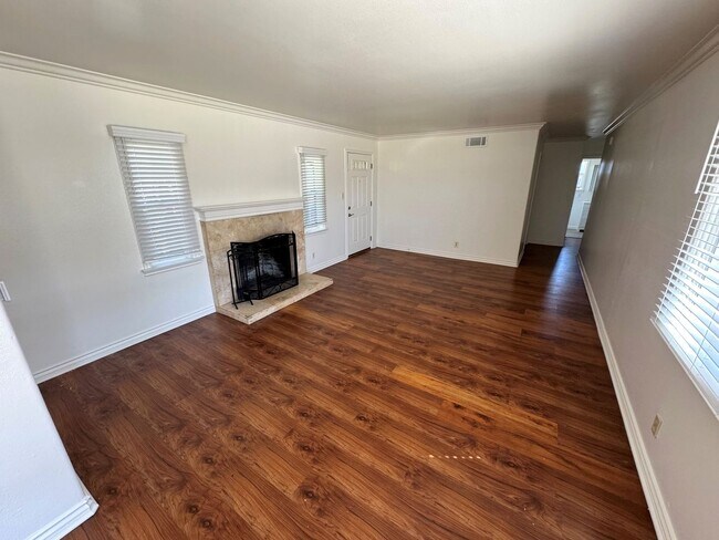 Building Photo - Central Ventura Home with Large Yard!