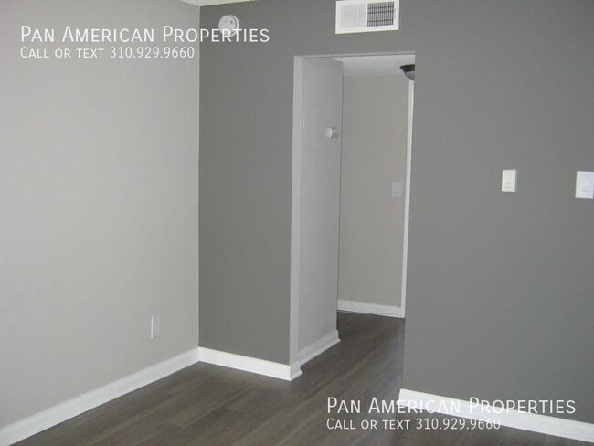 Building Photo - 9936 Ramona St