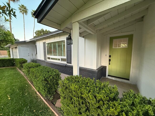 Building Photo - 8161 N 1st Dr