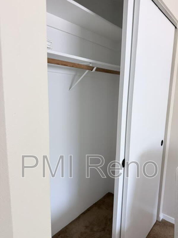 Foto del edificio - 744 Diogenes Dr