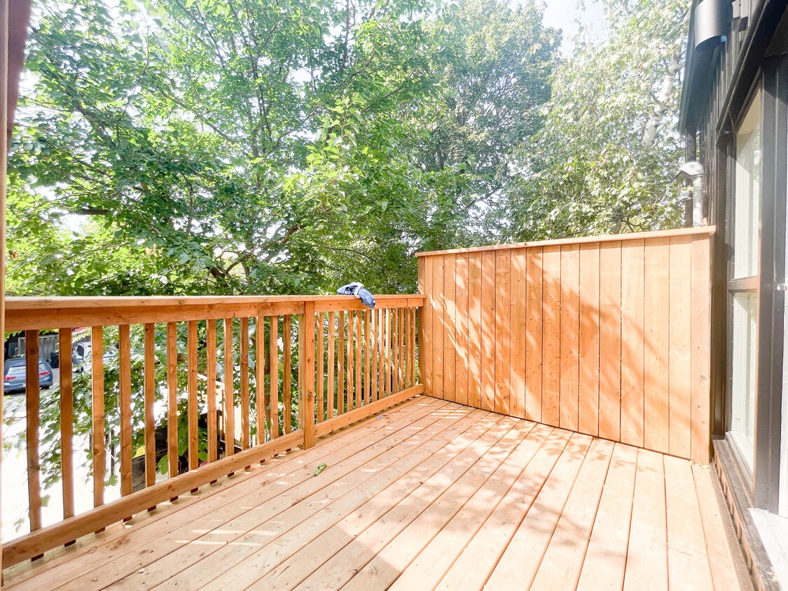 Primary Photo - 474 Palmerston Blvd