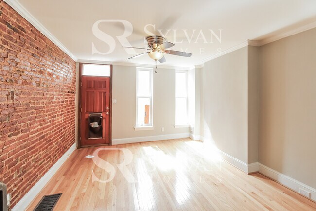 Building Photo - Enjoy living the good life in this 2 bedroom, 1.5 bathroom townhome