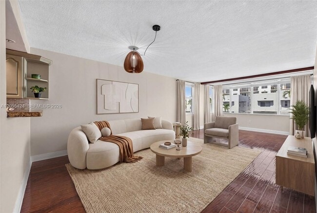 Foto del edificio - 8233 Harding Ave