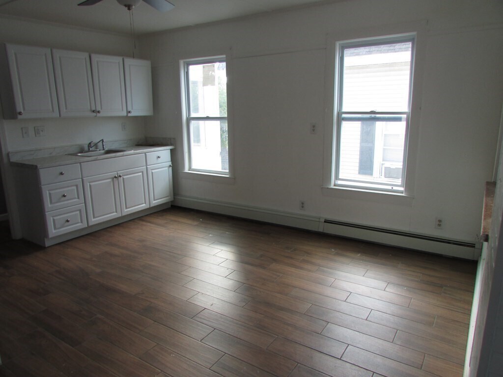 Primary Photo - 35-37 Hall St