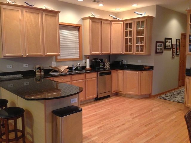Building Photo - 657 W Briar Pl