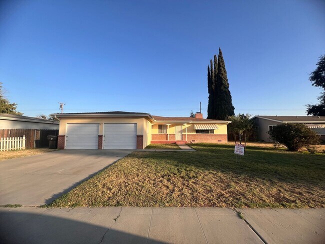 Foto del edificio - 270 E Gail Ave