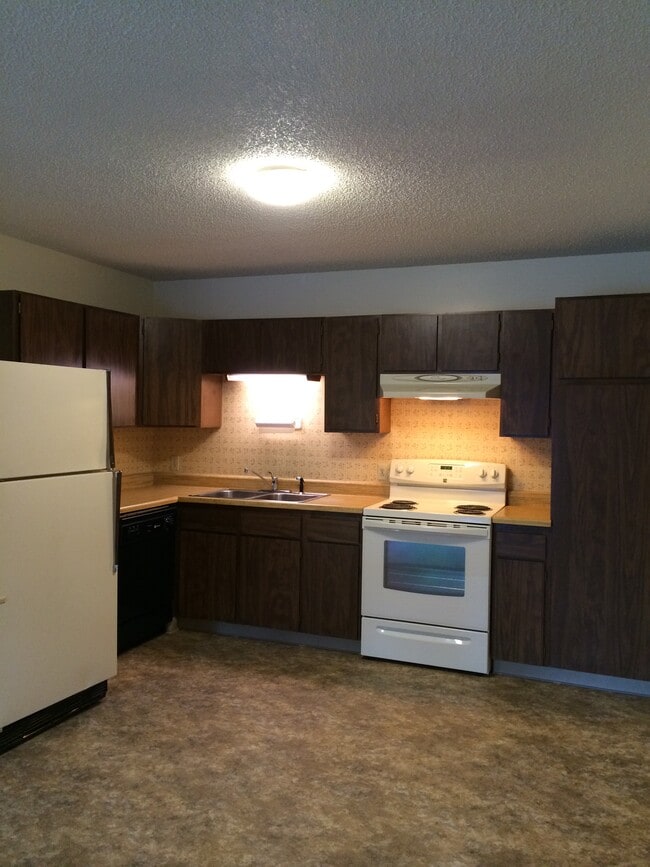 Dining - 404 Kit Blvd