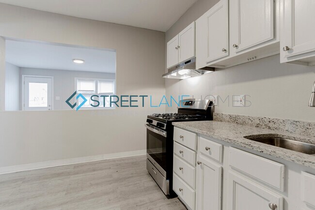 Building Photo - NOW OFFERING $250 OFF THE FIRST FULL MONTH...