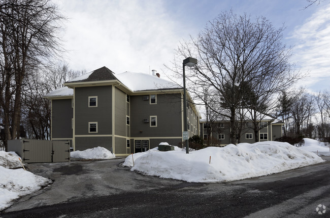 Building Photo - Bagdad Wood Apartments