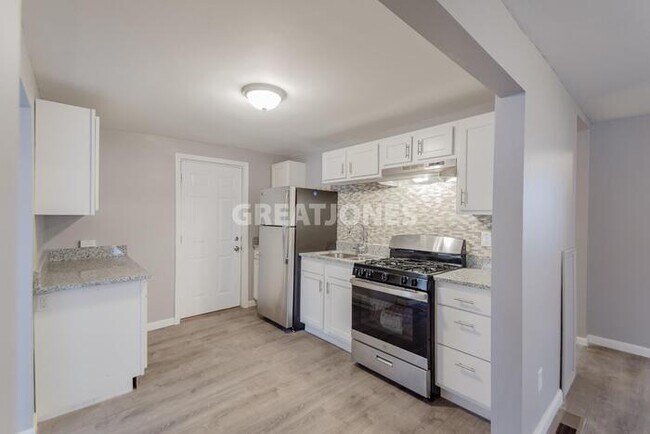 Building Photo - 487 Schneider Hill Ct