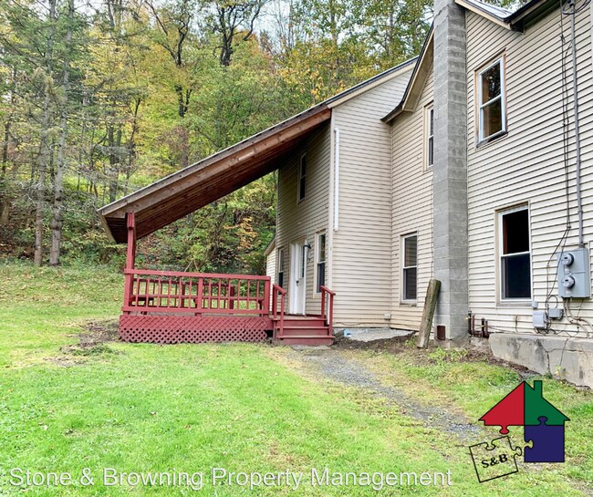 108 Railroad St, Barre, VT 05641 Room for Rent in Barre, VT