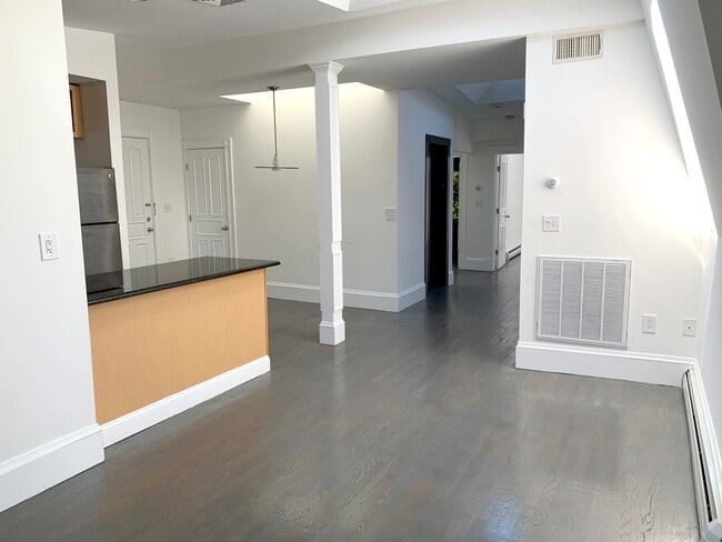 Building Photo - 195 Commonwealth Ave