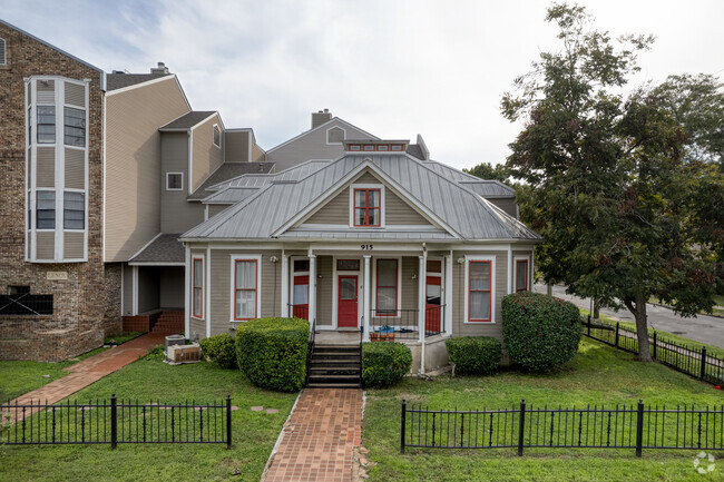 Building Photo - Lenox Condominiums