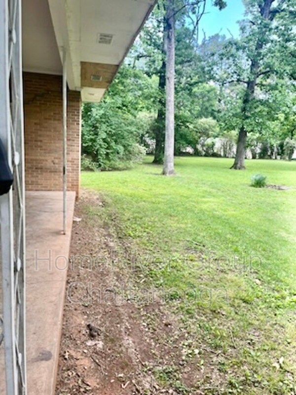 Building Photo - 4942 Sarasota Dr