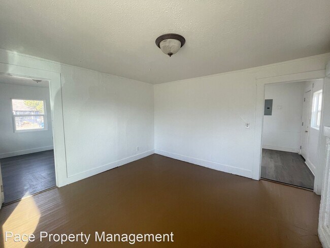 Building Photo - 2 br, 1 bath House - 3916 Southwest 4th Av...