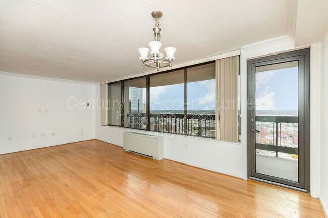 Foto del edificio - 3701 S George Mason Dr