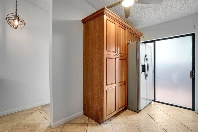 Foto del edificio - 540 Shady Pine Way