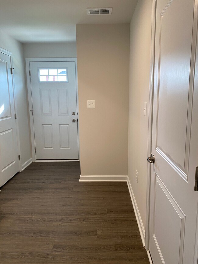 Foto del edificio - 2677 Bears Den Dr