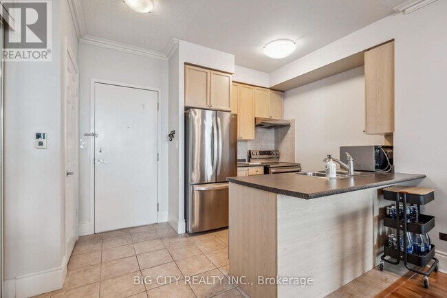 Photo du bâtiment - 3880-3880 Duke of York Blvd